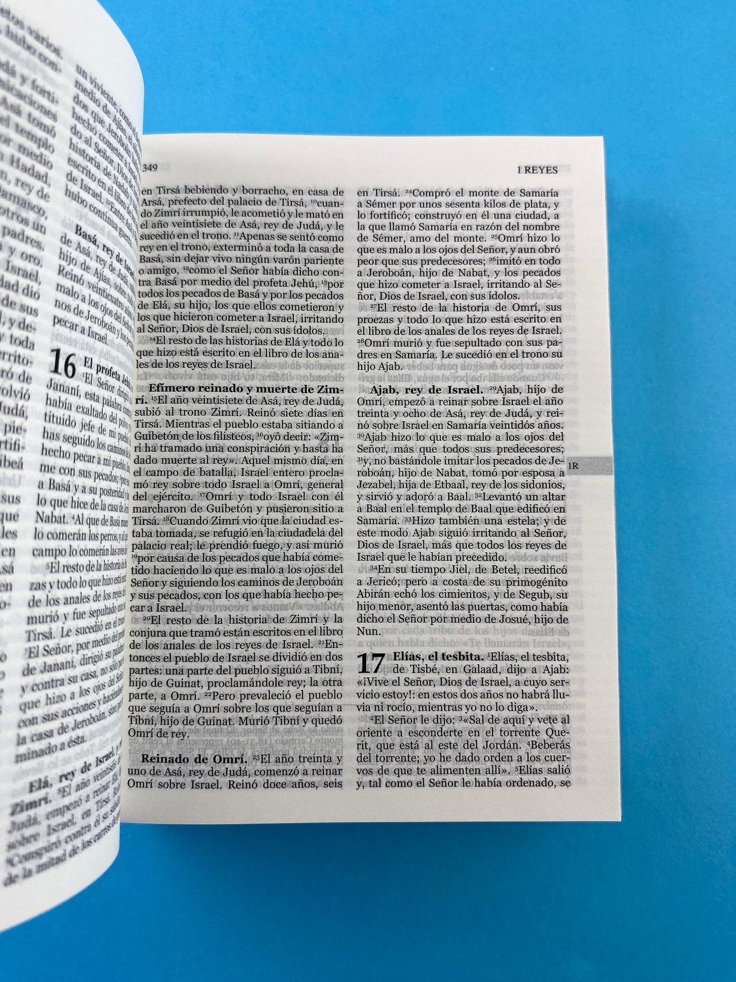Nuestra sagrada biblia clásica bolsillo azul tapa dura