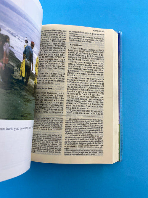 Biblia latinoamericana bolsillo rustica by Latinoamericana