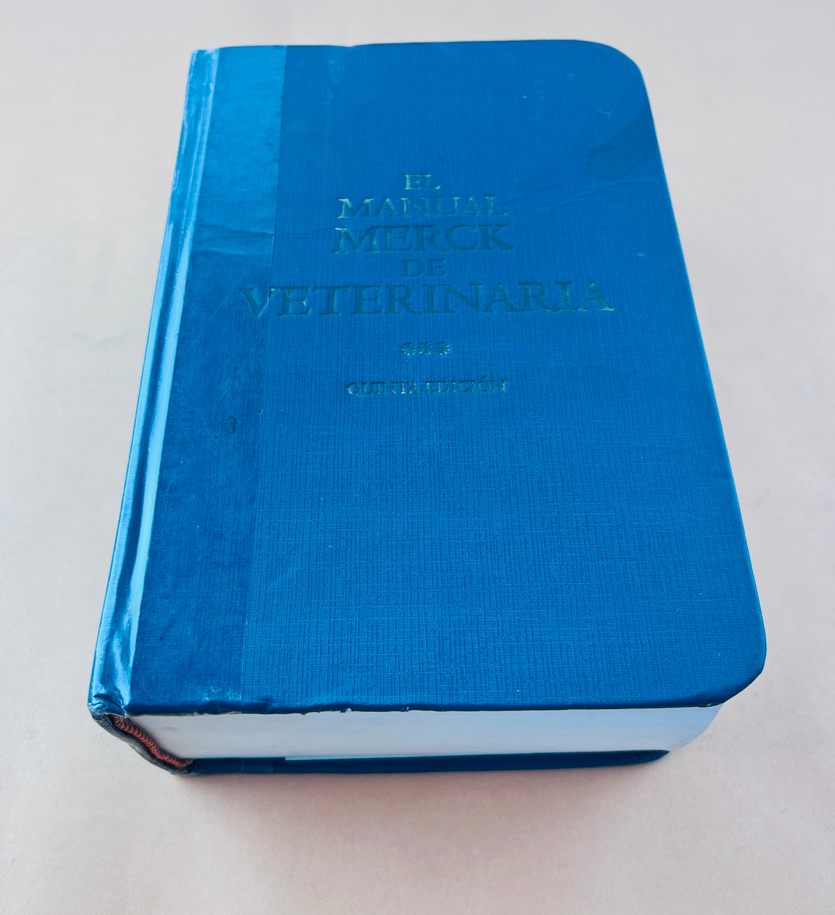 El manual merck de veterinaria quinta edición by Alfonso Martínez