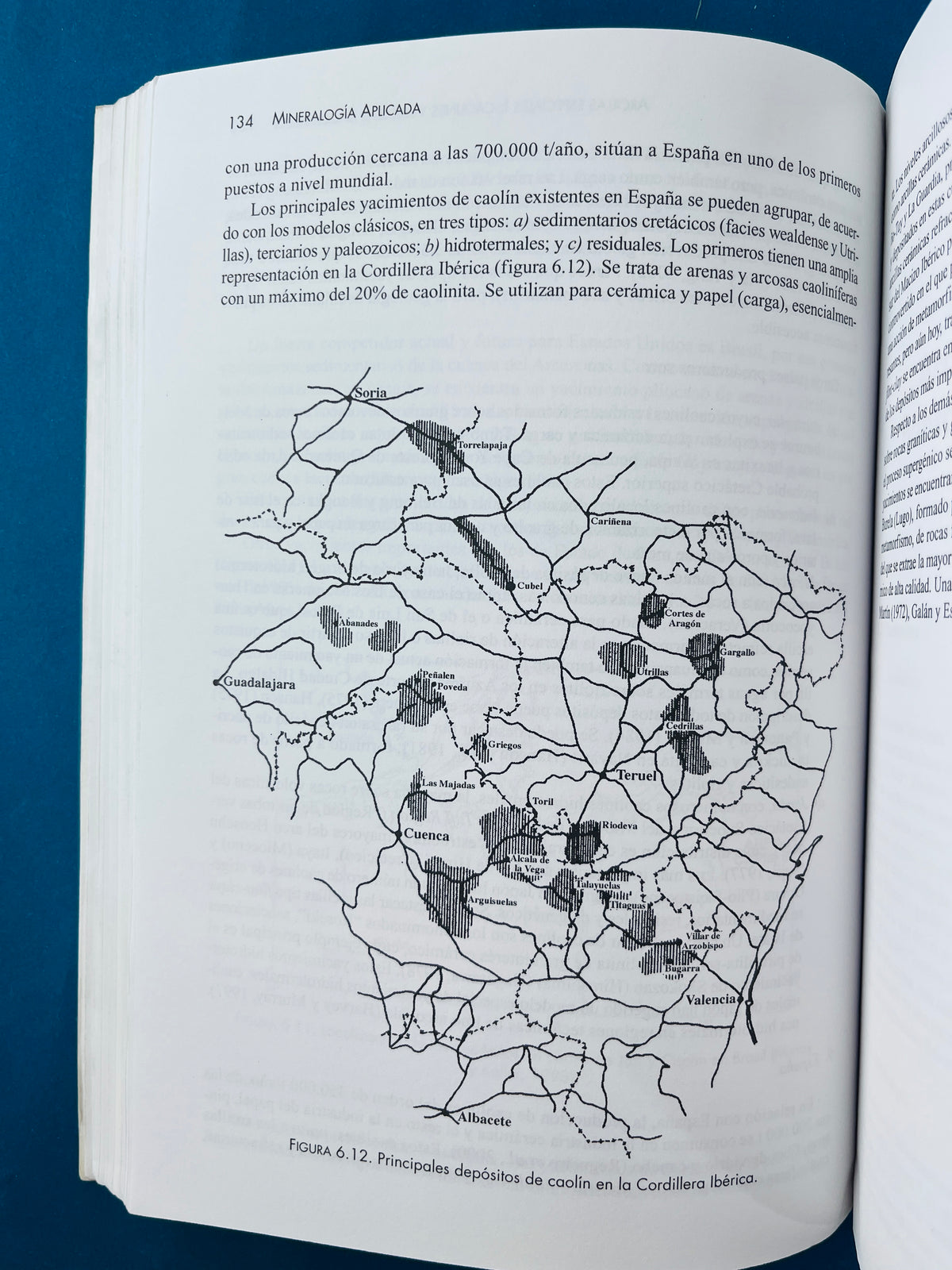 Minerologia aplicada by Emilio Galán Huertos