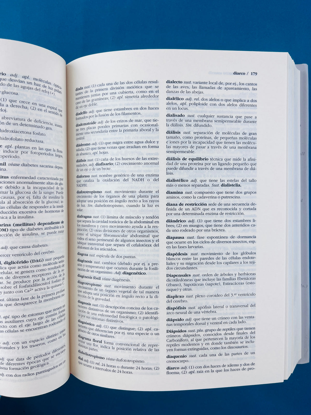 Diccionario akal de términos biológicos by Eleonor Lawrence (ed)