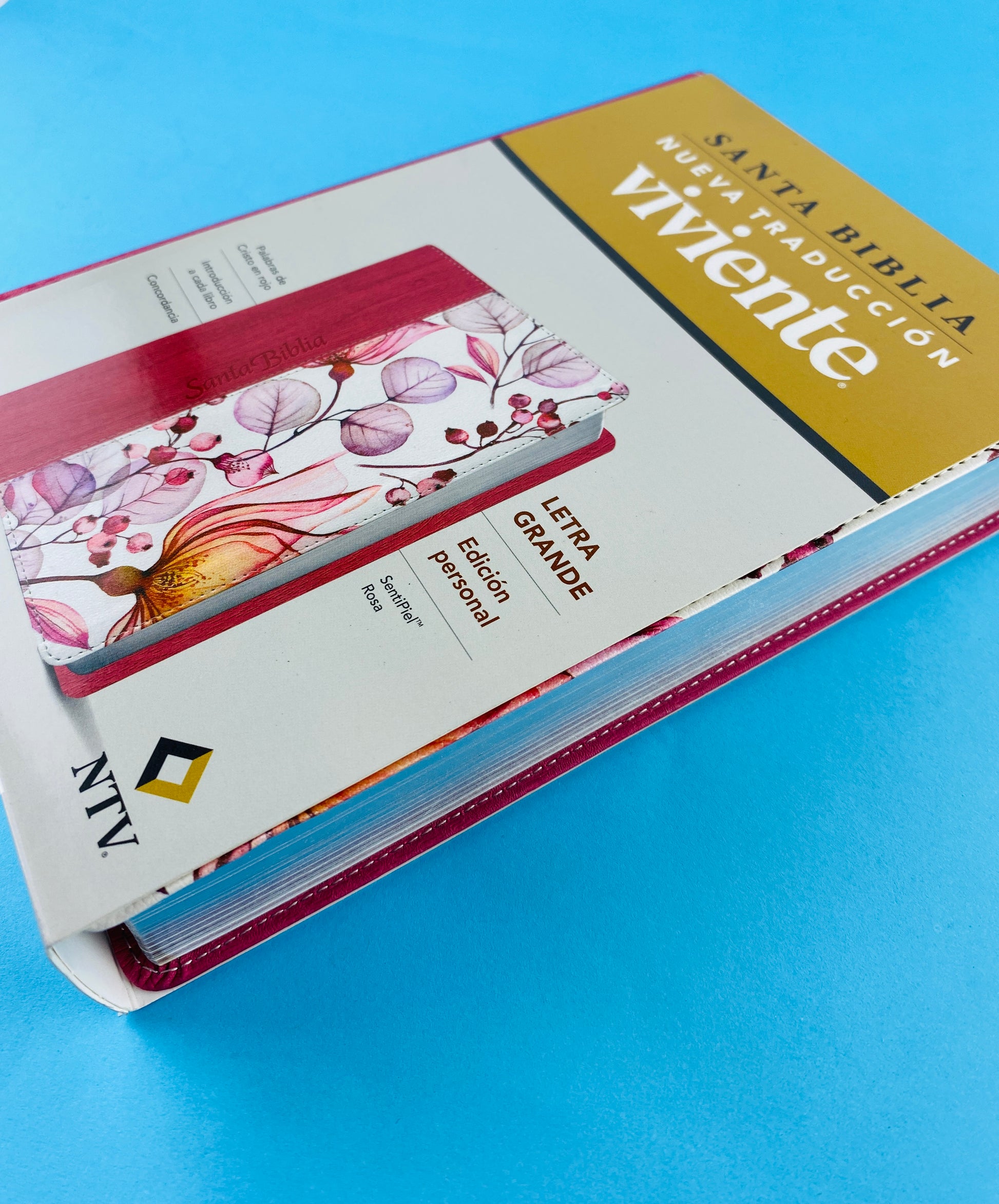 Biblia ntv letra grande edición personal rosa - flores by Nueva Traducción Viviente