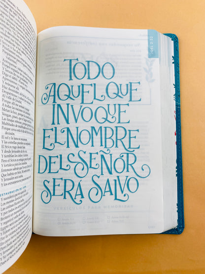 Biblia devocional mujer verdadera NBLA azul aguamarina edición de lujo by Nueva Biblia De Las Americas