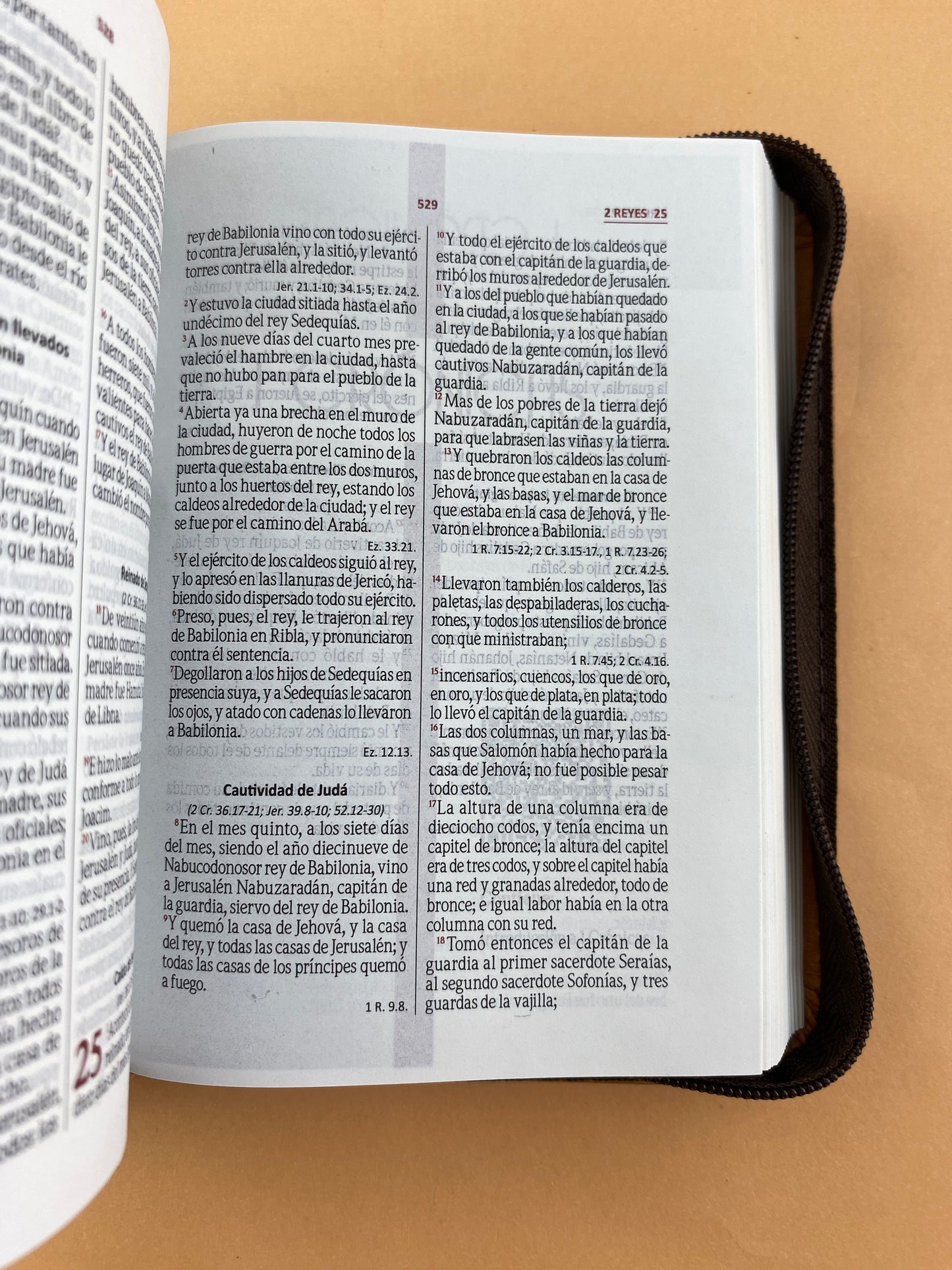 Biblia pequeña café borde blanco by Reina Valera 1960