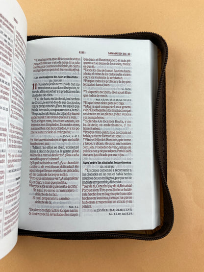 Biblia pequeña café borde blanco by Reina Valera 1960