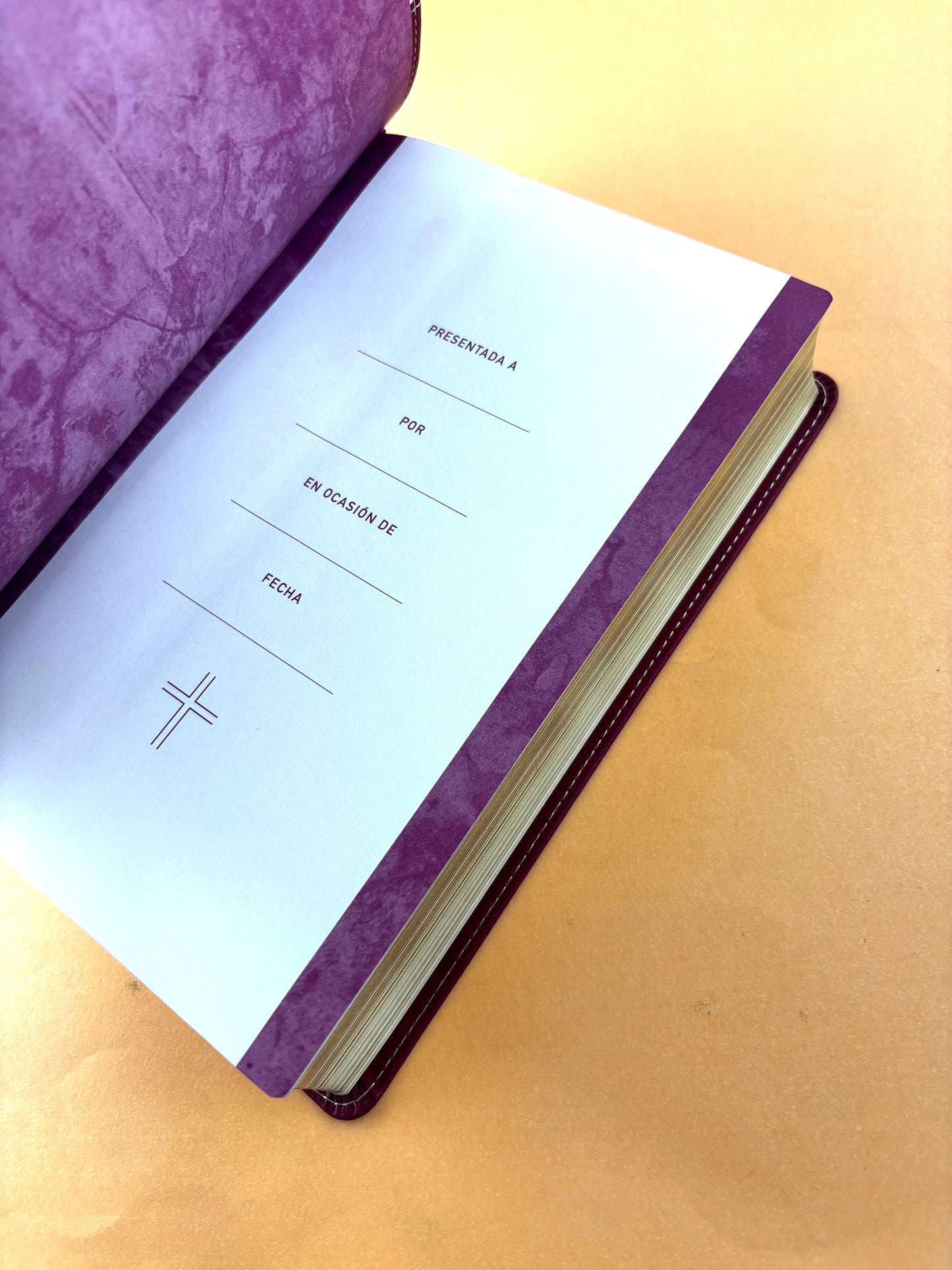 Biblia ntv letra grande edición personal morado - flores