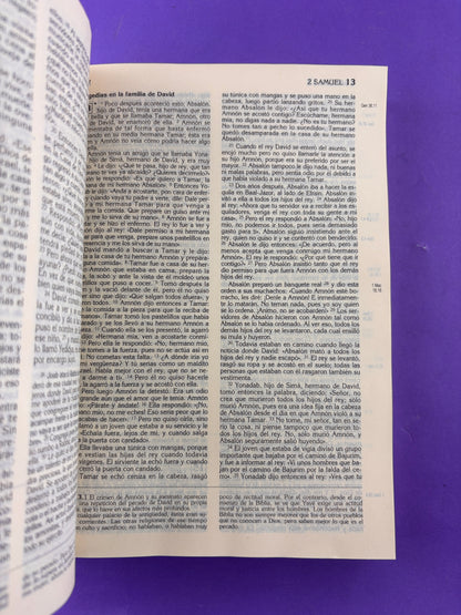Biblia Latinoamérica Tapa Blanda roja by Latinoamérica
