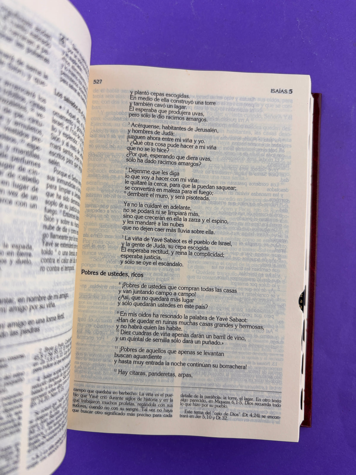 Biblia latinoamérica pequeña tapa dura vinotinto con índice by Latinoamérica