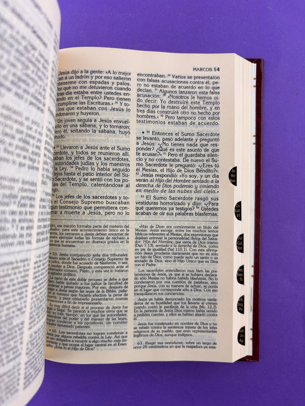 Biblia latinoamérica pequeña tapa dura vinotinto con índice by Latinoamérica