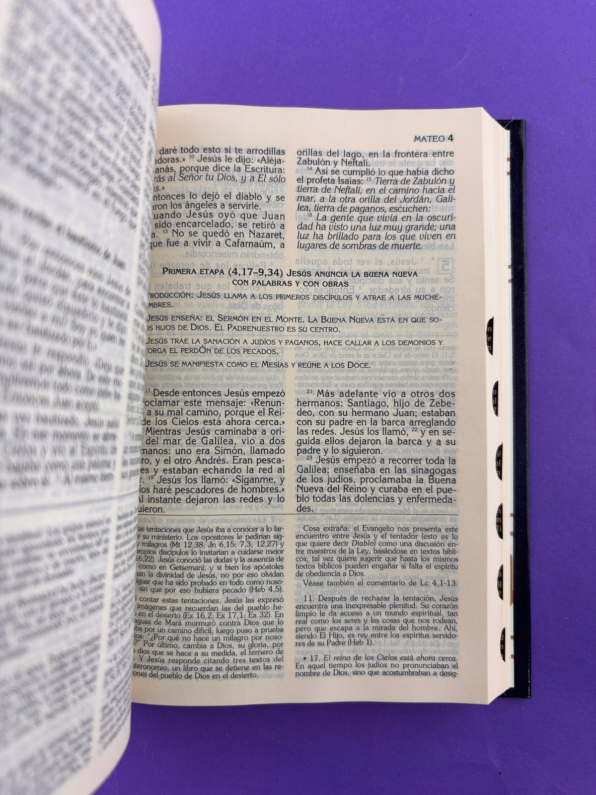 Biblia latinoamérica pequeña tapa dura azul con índice by Latinoamérica