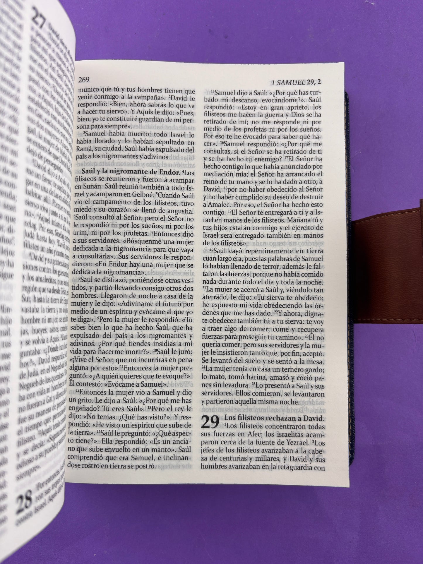 Sagrada biblia de américa franjas de colores de lujo con broche by Varios