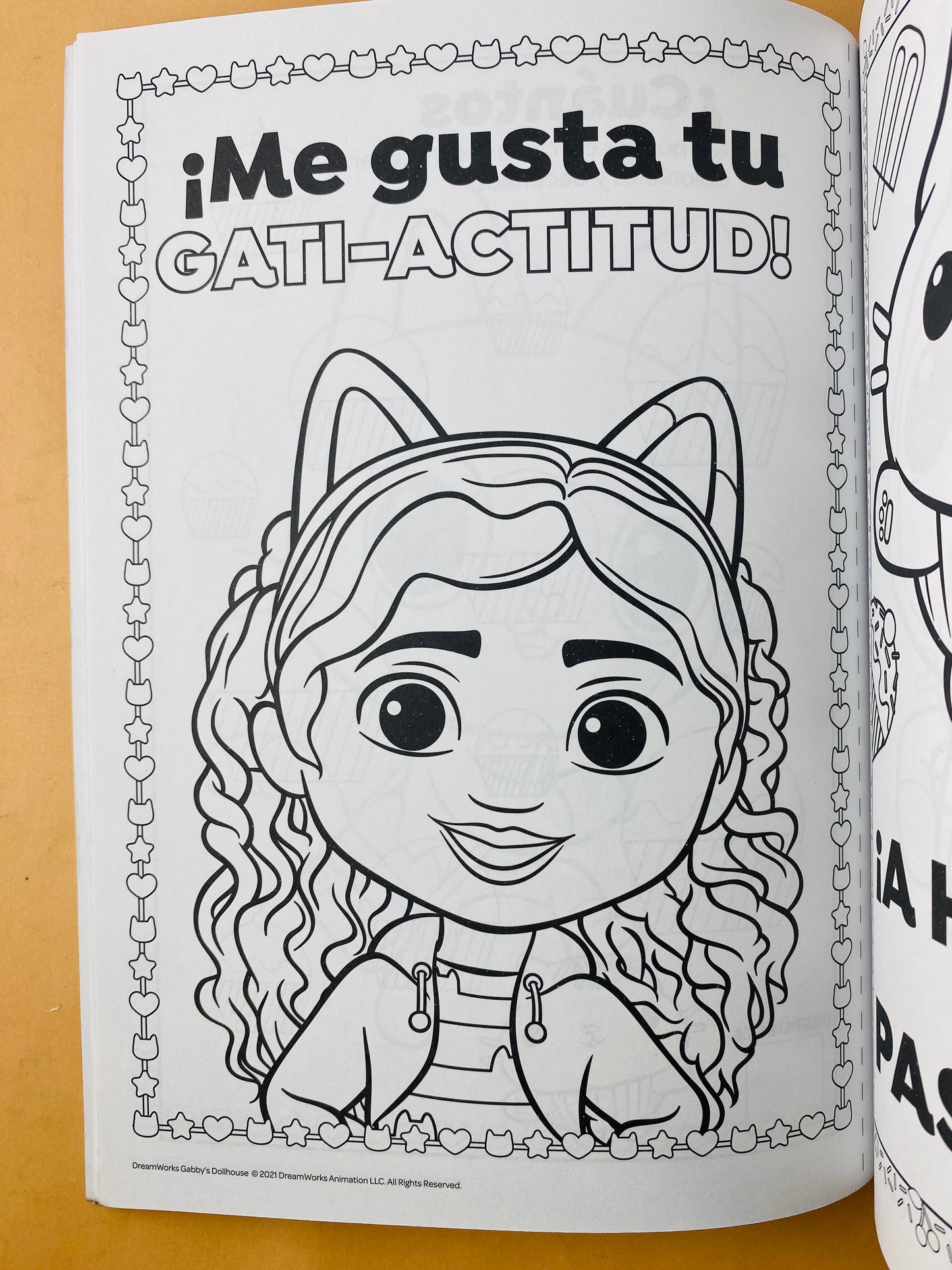 La casa de muñecas de Gabby jumbo libro para colorear y actividades