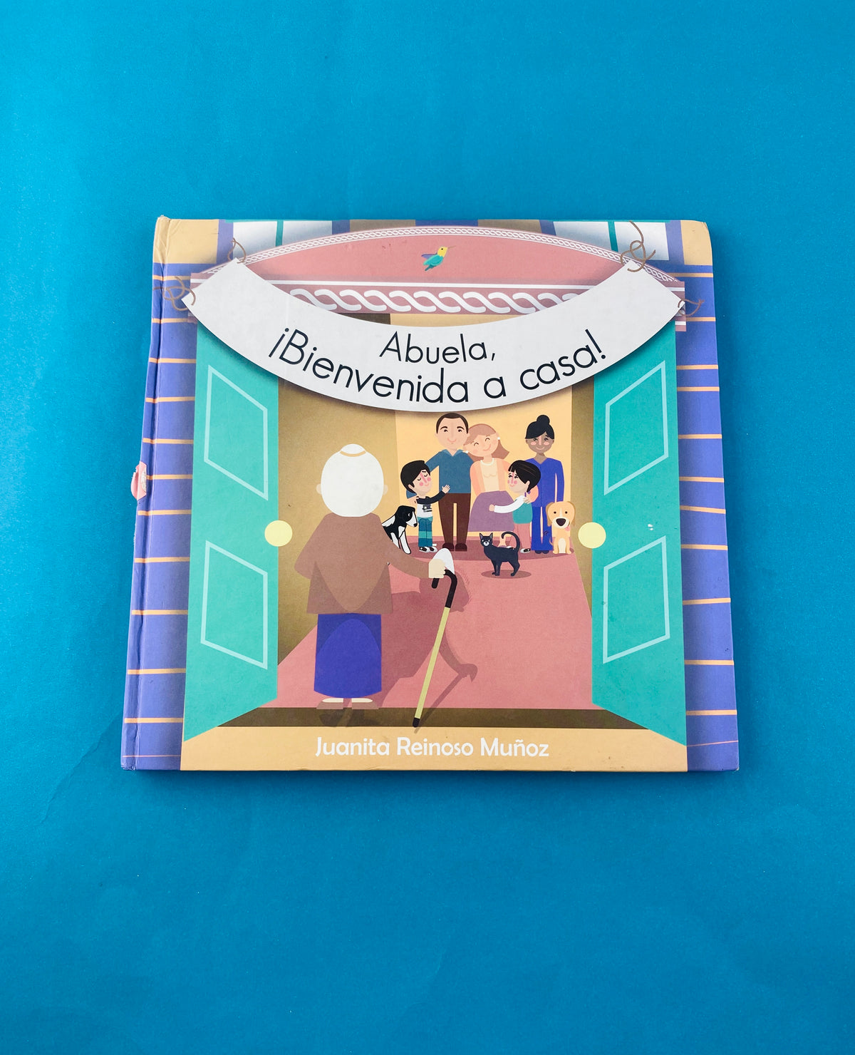 Abuela, ¡bienvenidad a casa! by Juanita Reinoso Muñoz