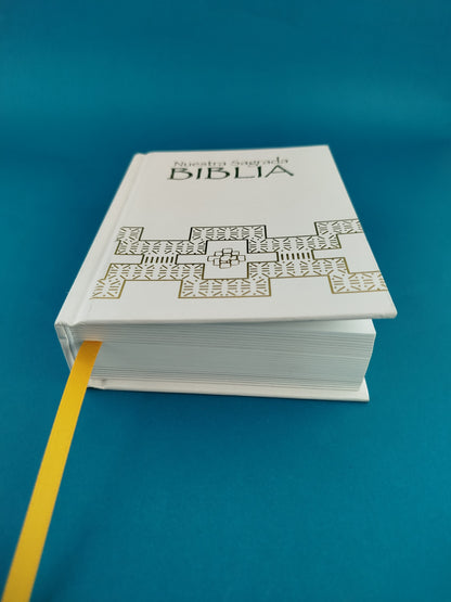 Nuestra sagrada biblia clásica bolsillo blanca tapa dura