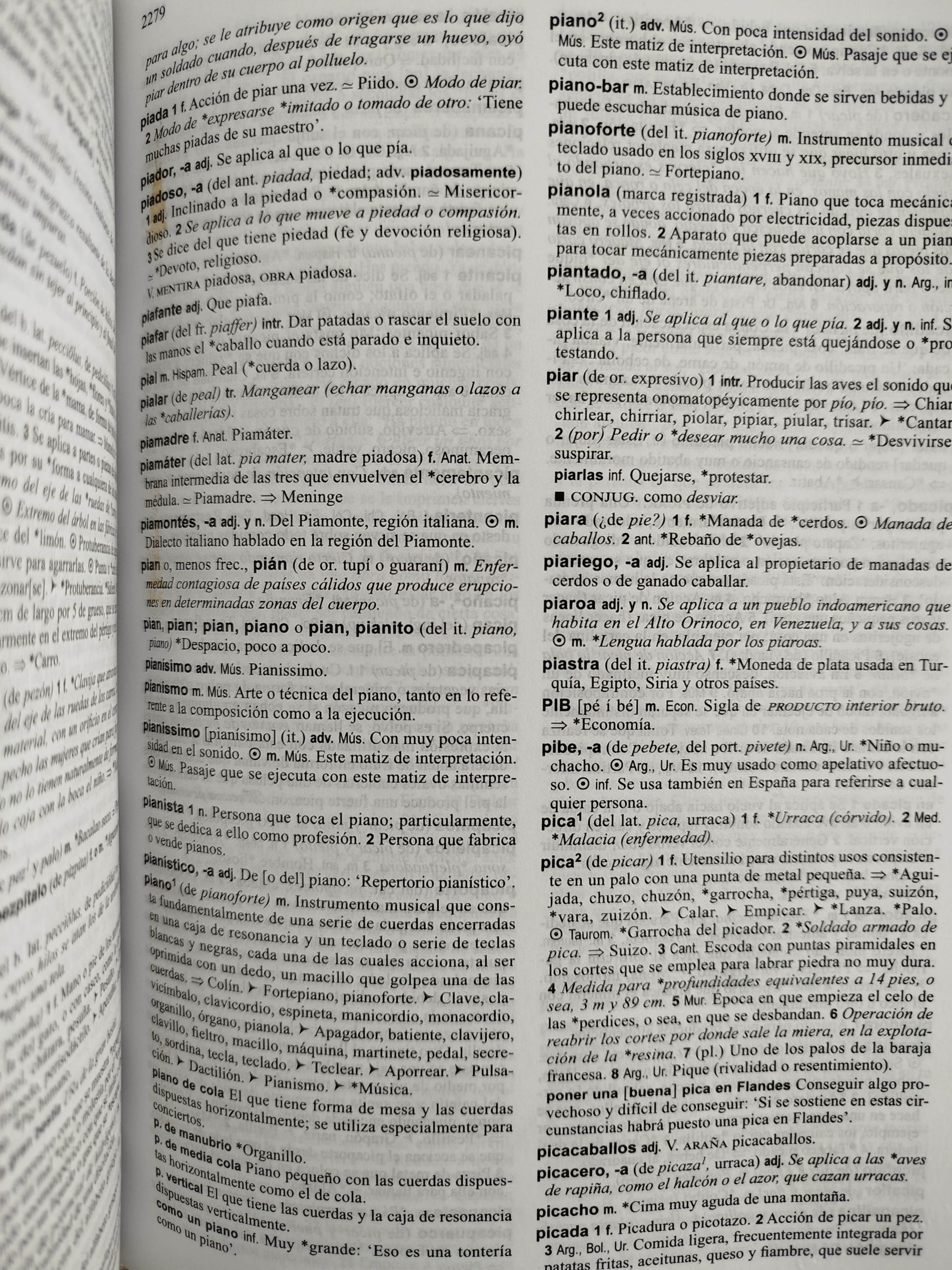 Diccionario De Uso Del Español María Moliner 2 Tomos by María Moliner
