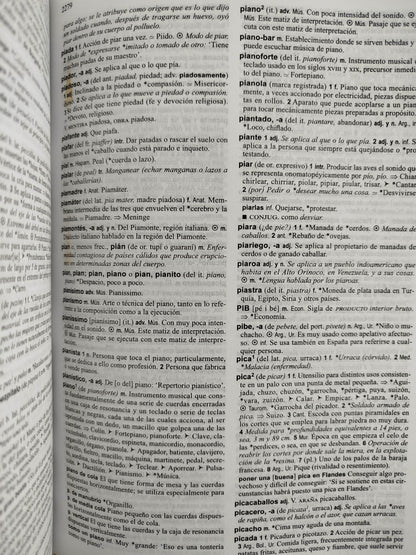 Diccionario De Uso Del Español María Moliner 2 Tomos by María Moliner