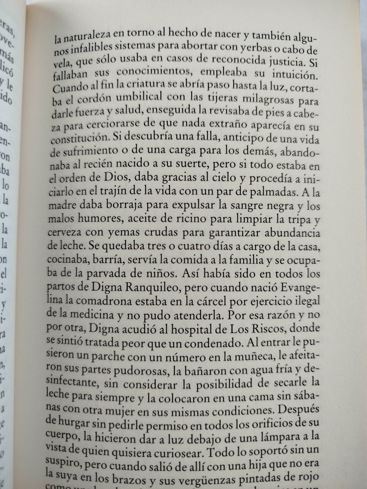 De amor y de sombra by Isabel Allende