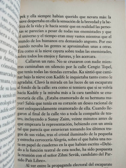 Orhan pamuk nieve by orhan pamuk