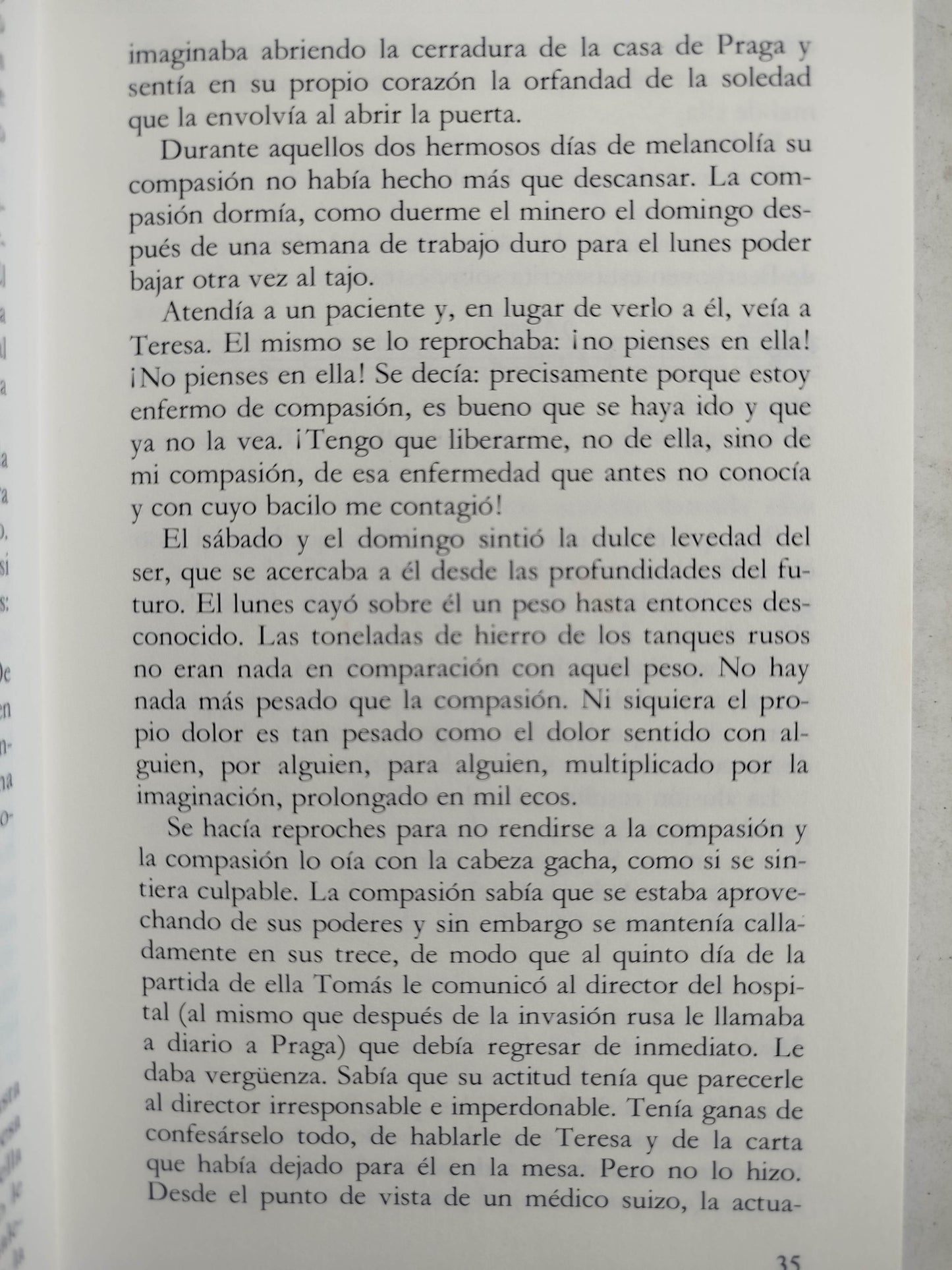 La insoportable levedad del ser by Milan Kundera