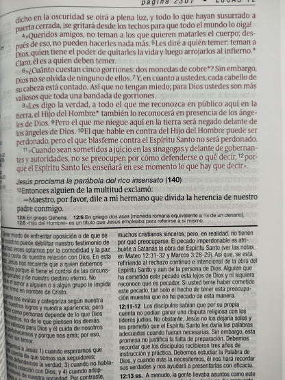 Biblia de estudio diario vivir pasta dura letra grande by Tyndale