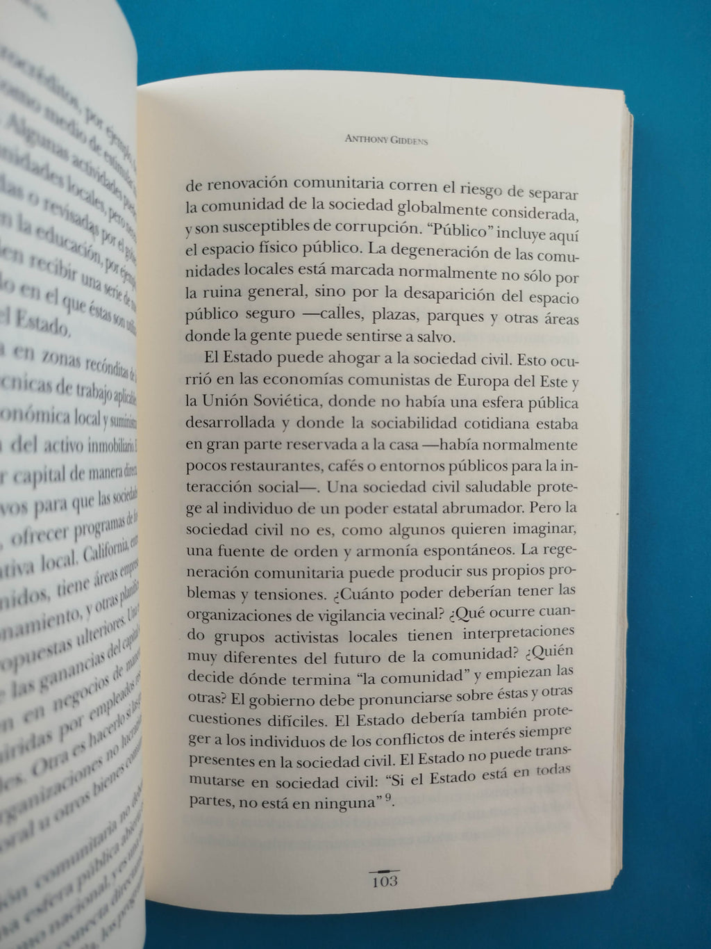 La tercera vía by Anthony Giddens