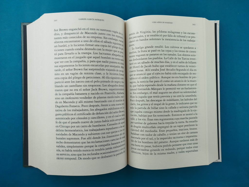 Cien años de soledad (Edición conmemorativa de la RAE y la ASALE) by Gabriel García Márquez