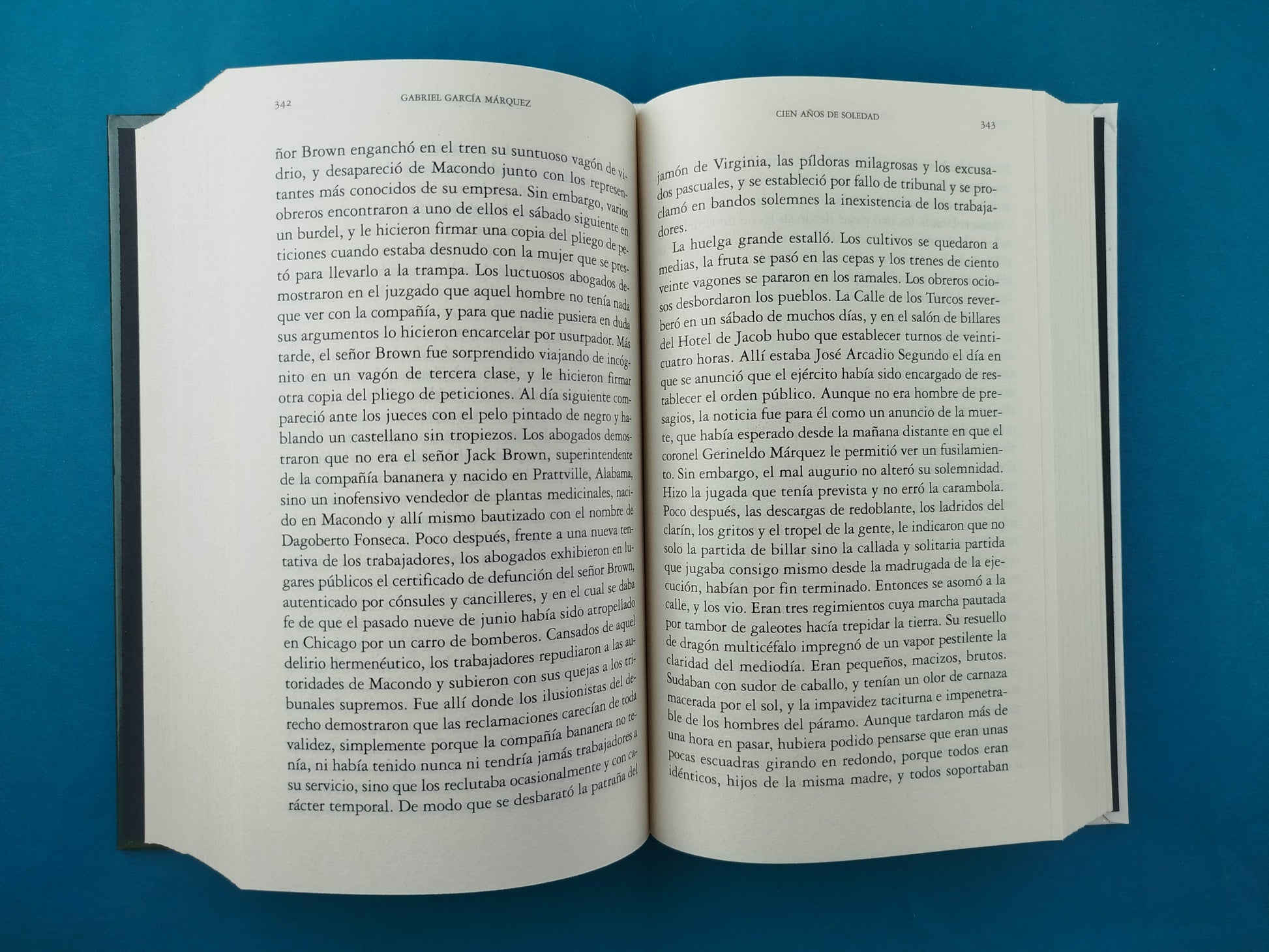 Cien años de soledad (Edición conmemorativa de la RAE y la ASALE) by Gabriel García Márquez