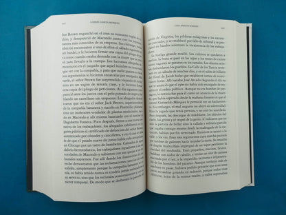 Cien años de soledad (Edición conmemorativa de la RAE y la ASALE) by Gabriel García Márquez