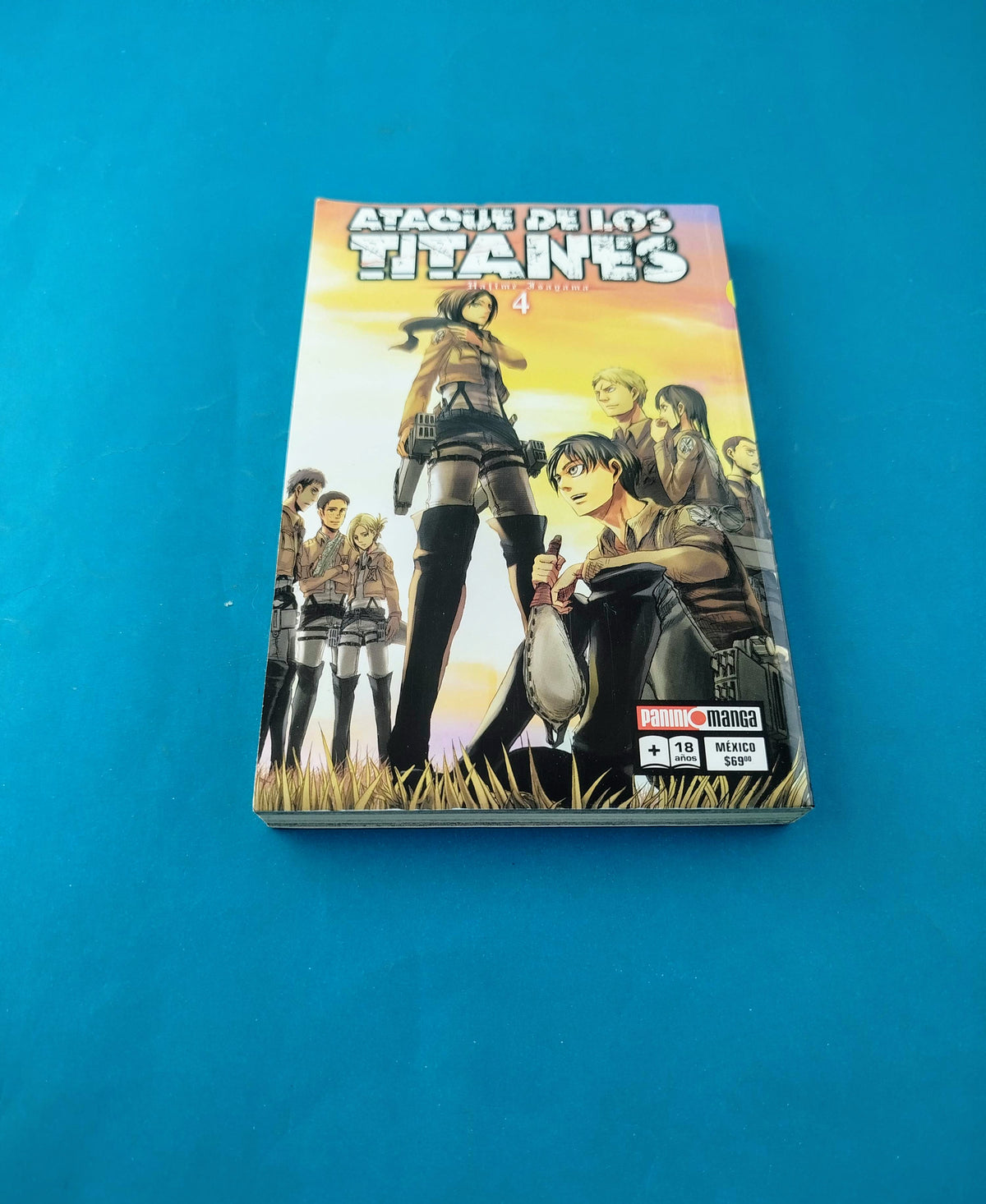 Ataque de los titanes N.4 by Hajime Isayama