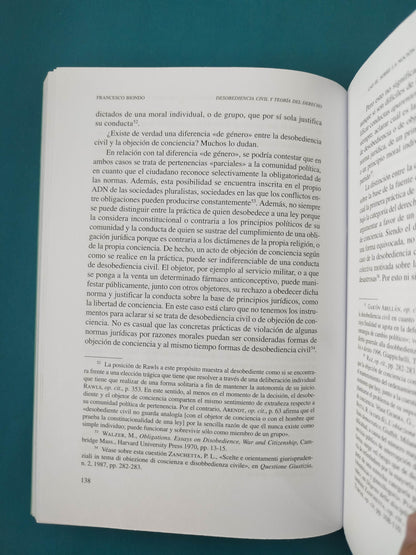 Desobediencia civil y teória del derecho