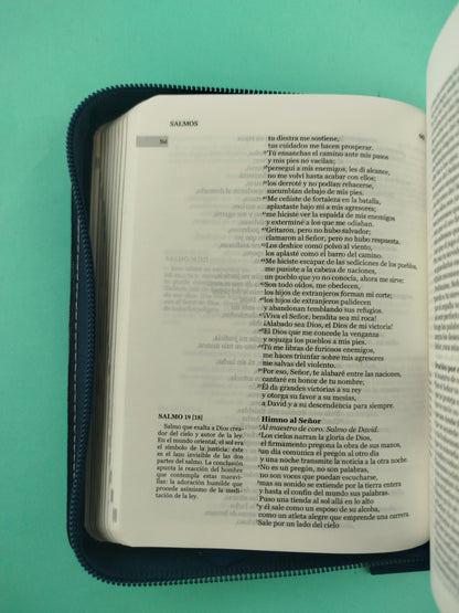 Nuestra sagrada biblia clásica estuche azul