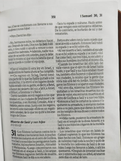 Biblia tla cafe con cierre by Varios