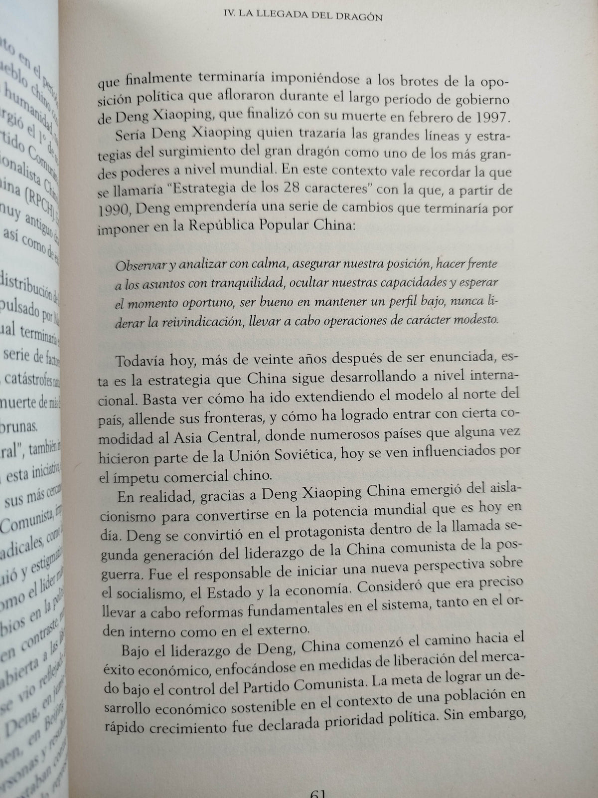 La llegada del dragón by Noemi Sanín Posada Miguel Ceballos Arévalo