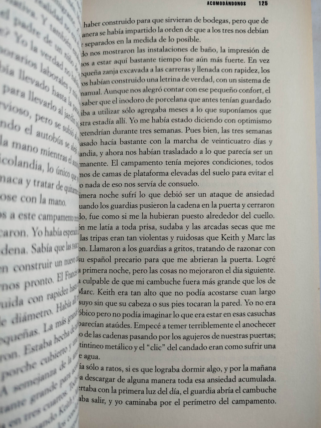 Lejos del infierno by Marc Gonsalves, Heith Stansell, Tom Howes, Gary Brozek