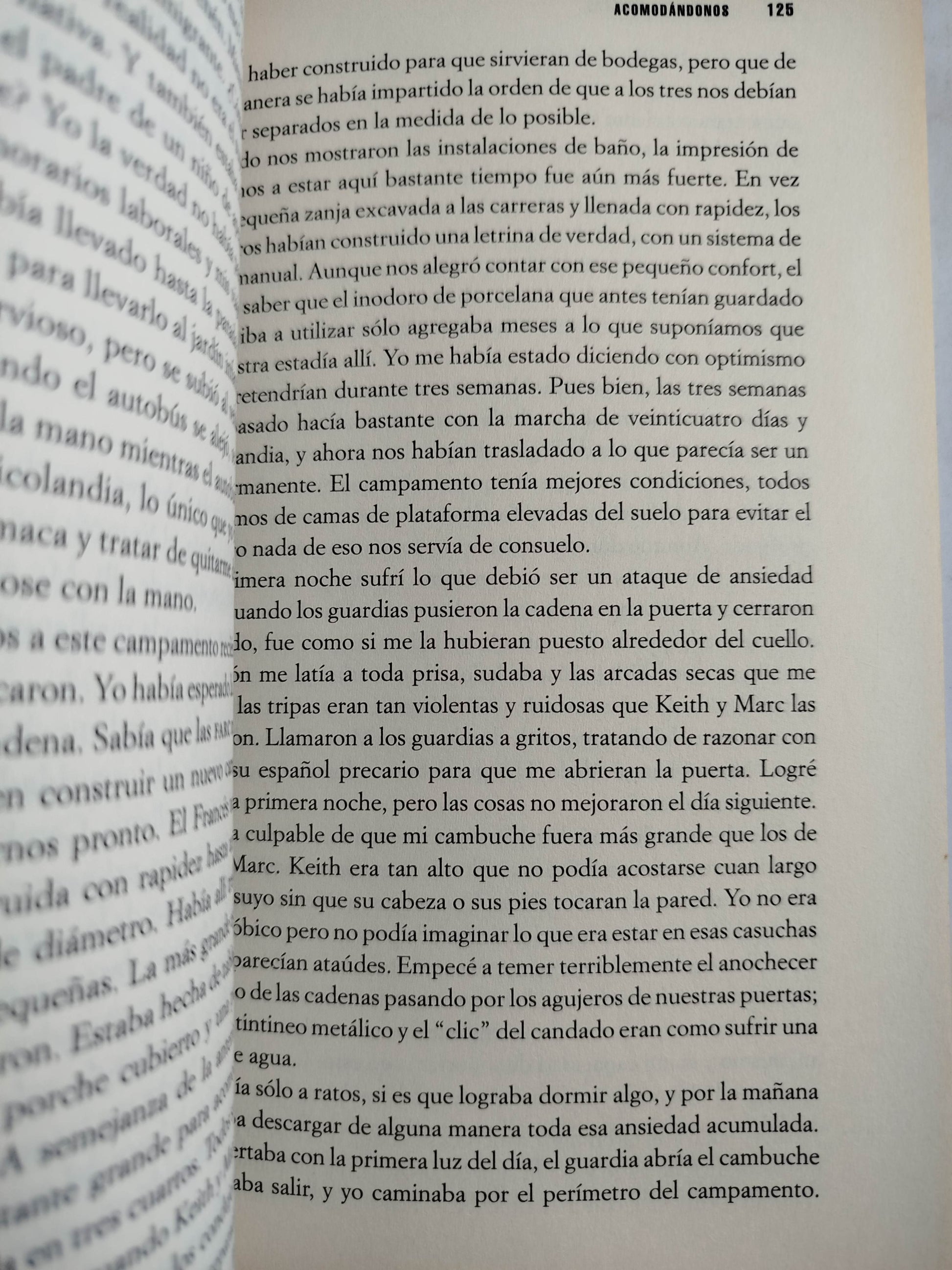 Lejos del infierno by Marc Gonsalves, Heith Stansell, Tom Howes, Gary Brozek