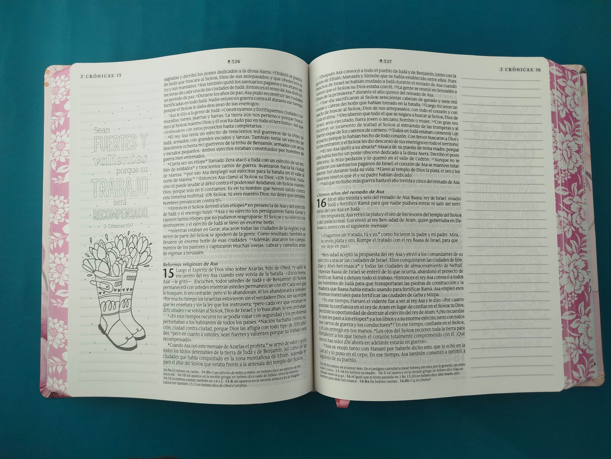 Biblia Inspira letra grande rosa - flores by Tyndale House Publishers