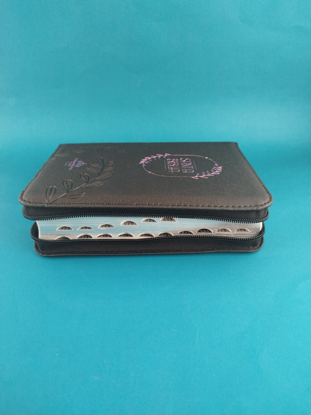 Biblia rvr 60 negro sello rosa con índice by Reina Valera 1960