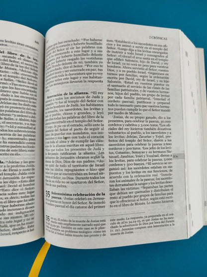 Nuestra sagrada biblia clásica bolsillo blanca tapa dura