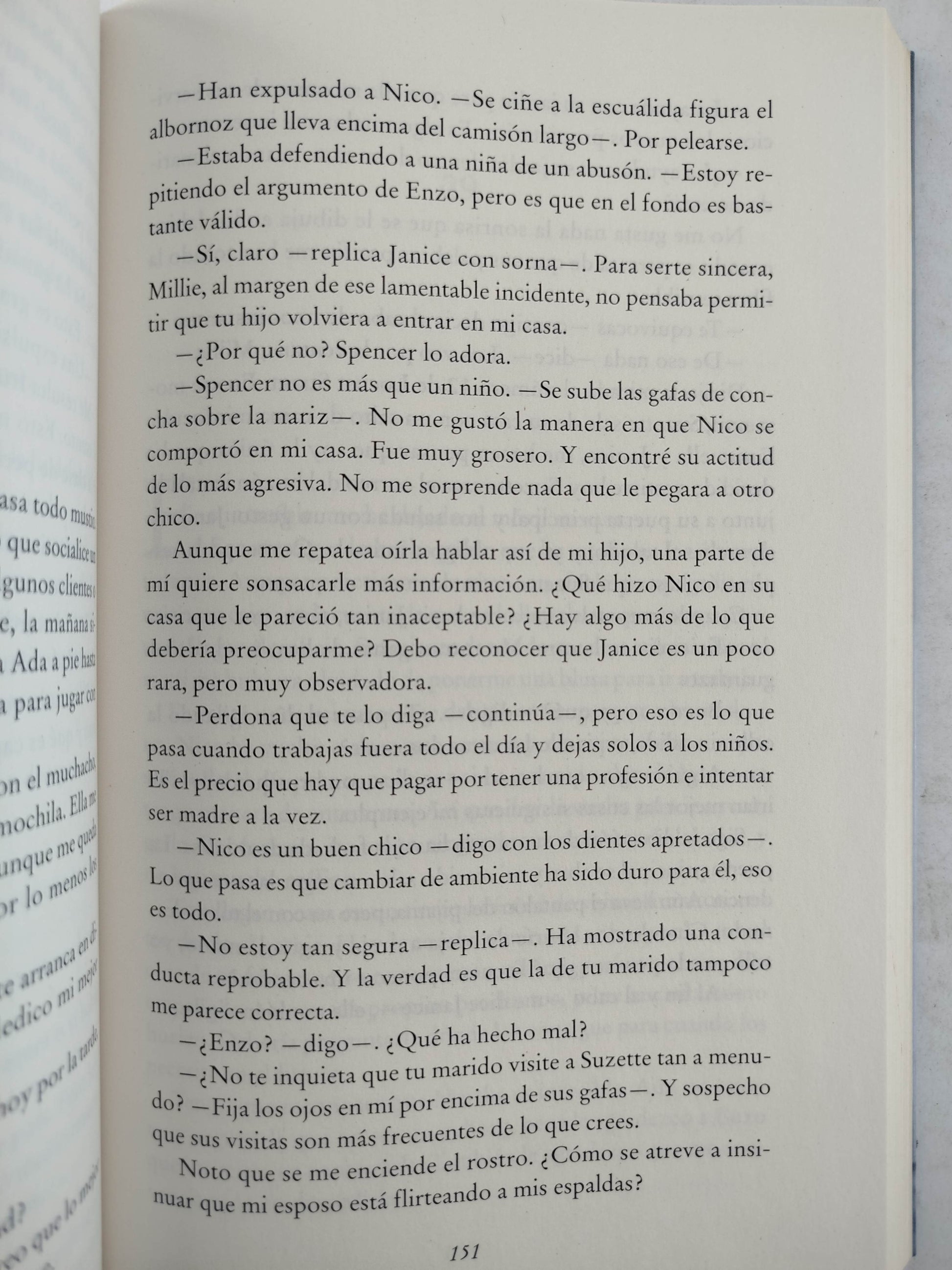 La Empleada te vigila by Freida Mcfadden