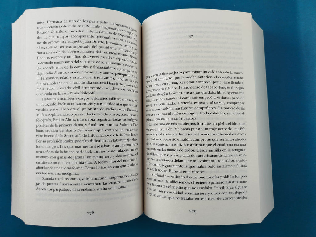 Estuche El Tiempo Entre Costuras Y Sira by María Dueñas