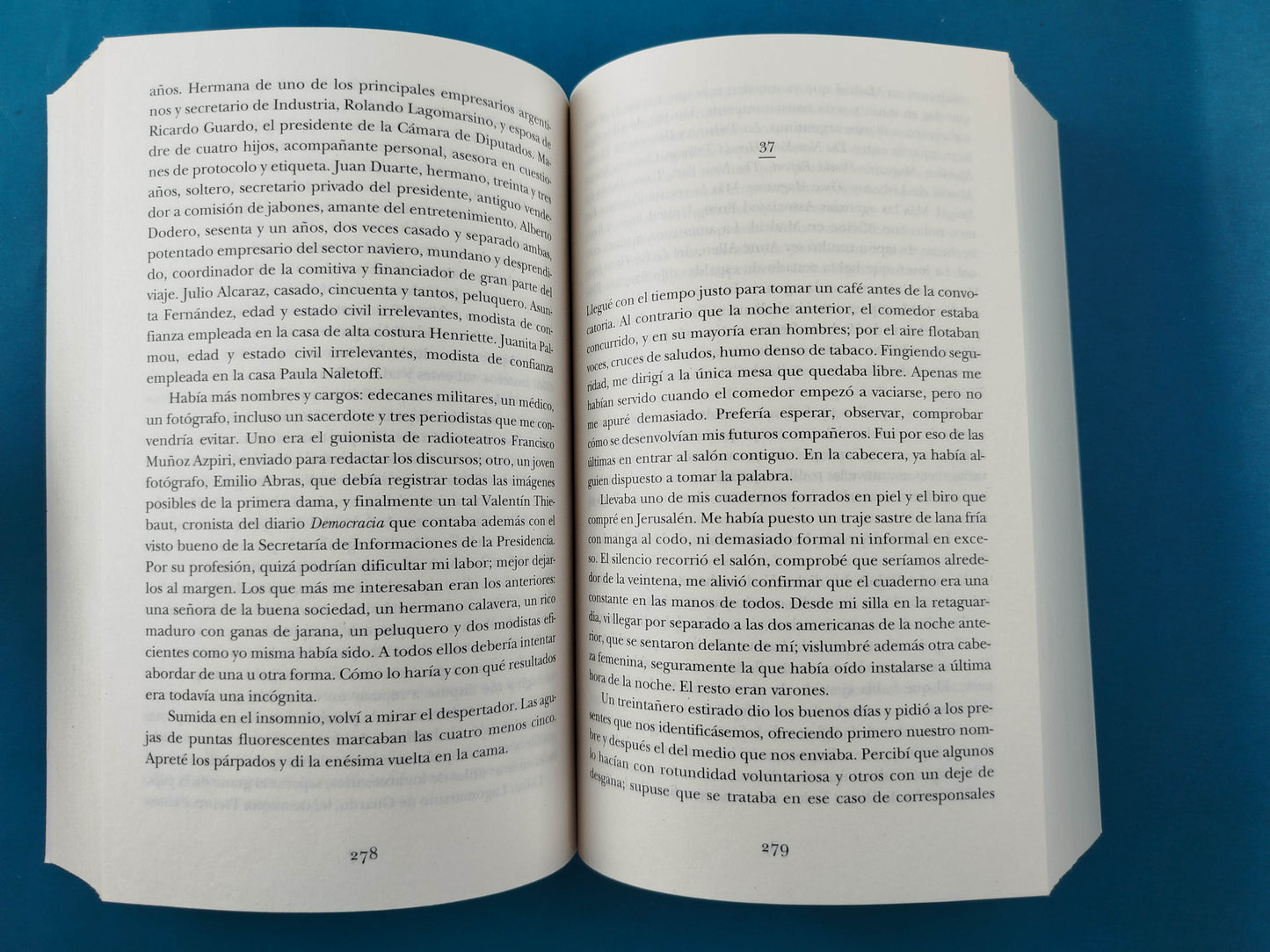 Estuche El Tiempo Entre Costuras Y Sira