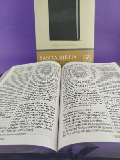 Biblia ntv letra gigante edición manual sentipiel negra by Nueva Traducción Viviente