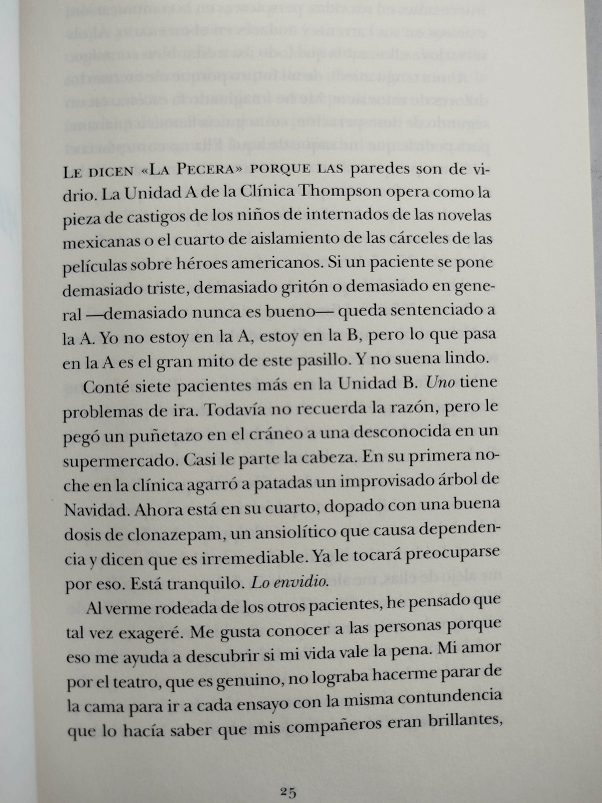 Mi navidad en un psiquiátrico by Mariángela Urbina Castilla