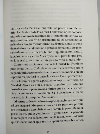 Mi navidad en un psiquiátrico by Mariángela Urbina Castilla