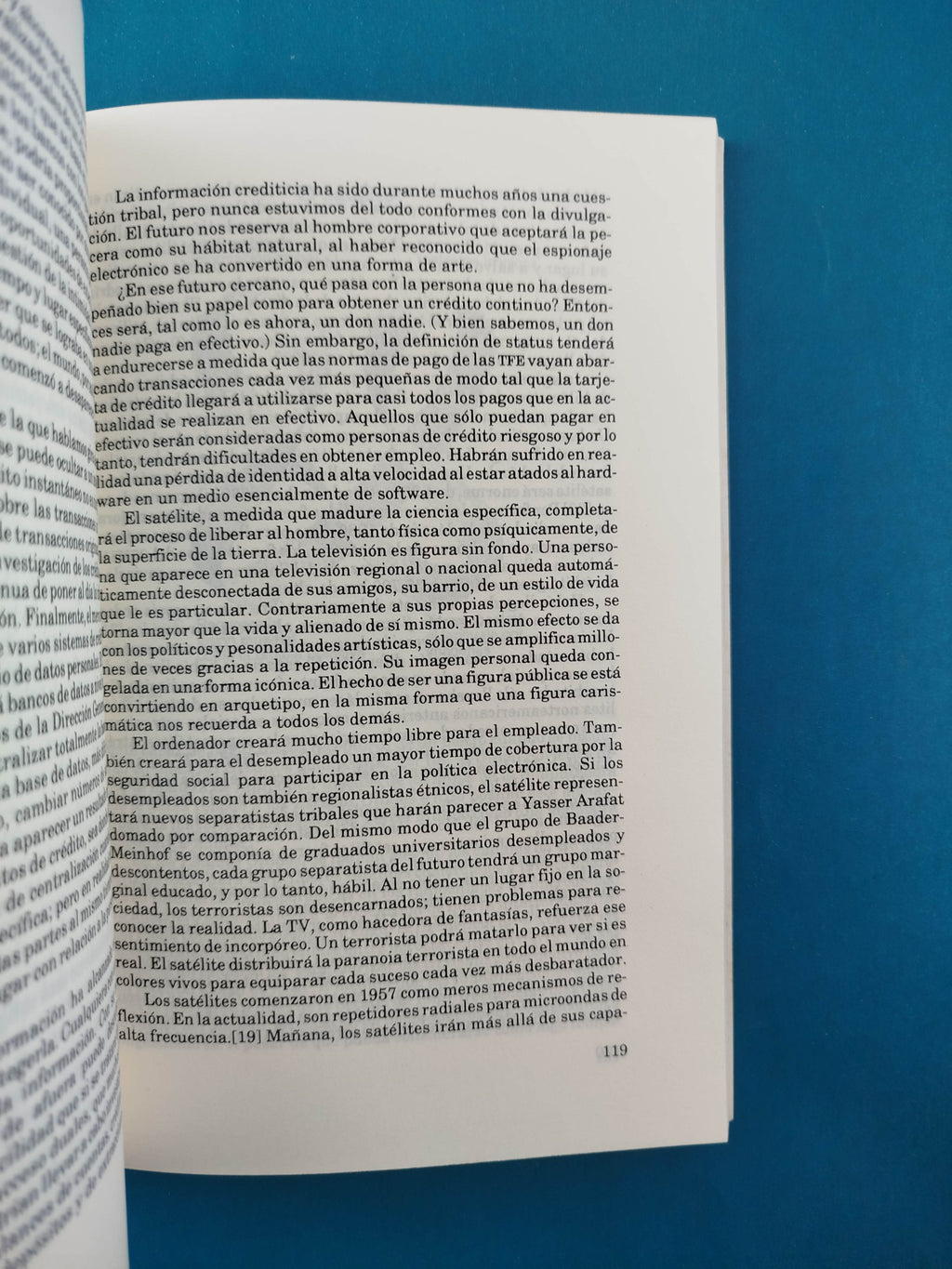 La Aldea Global by Marshall Mcluhan y B.R. Powers