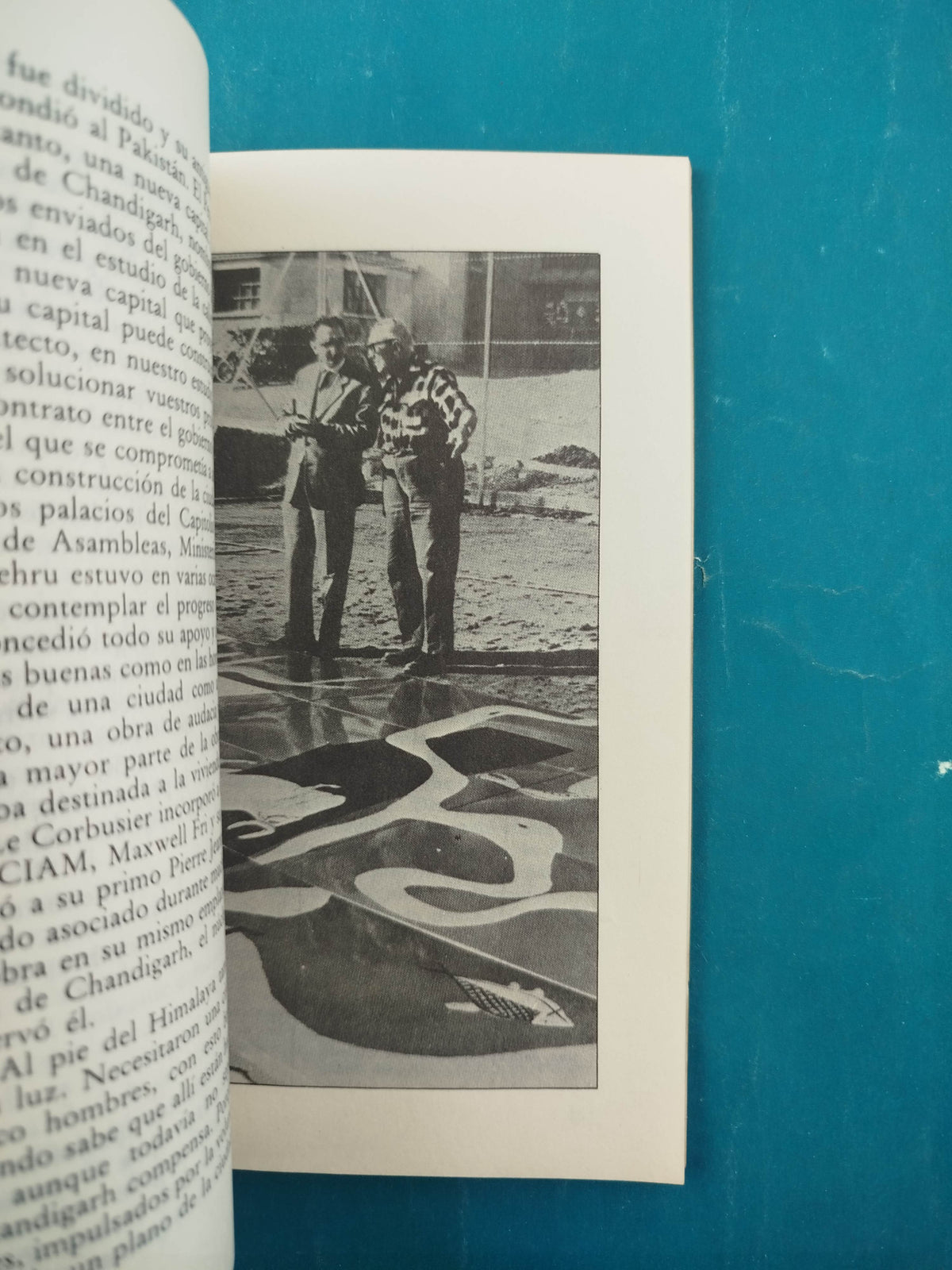 Grandes Protagonistas de la Humanidad Le Corbusier by Varios