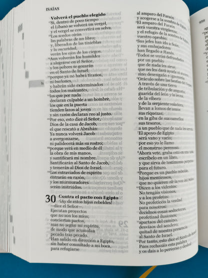 Nuestra sagrada biblia clásica bolsillo blanca tapa dura