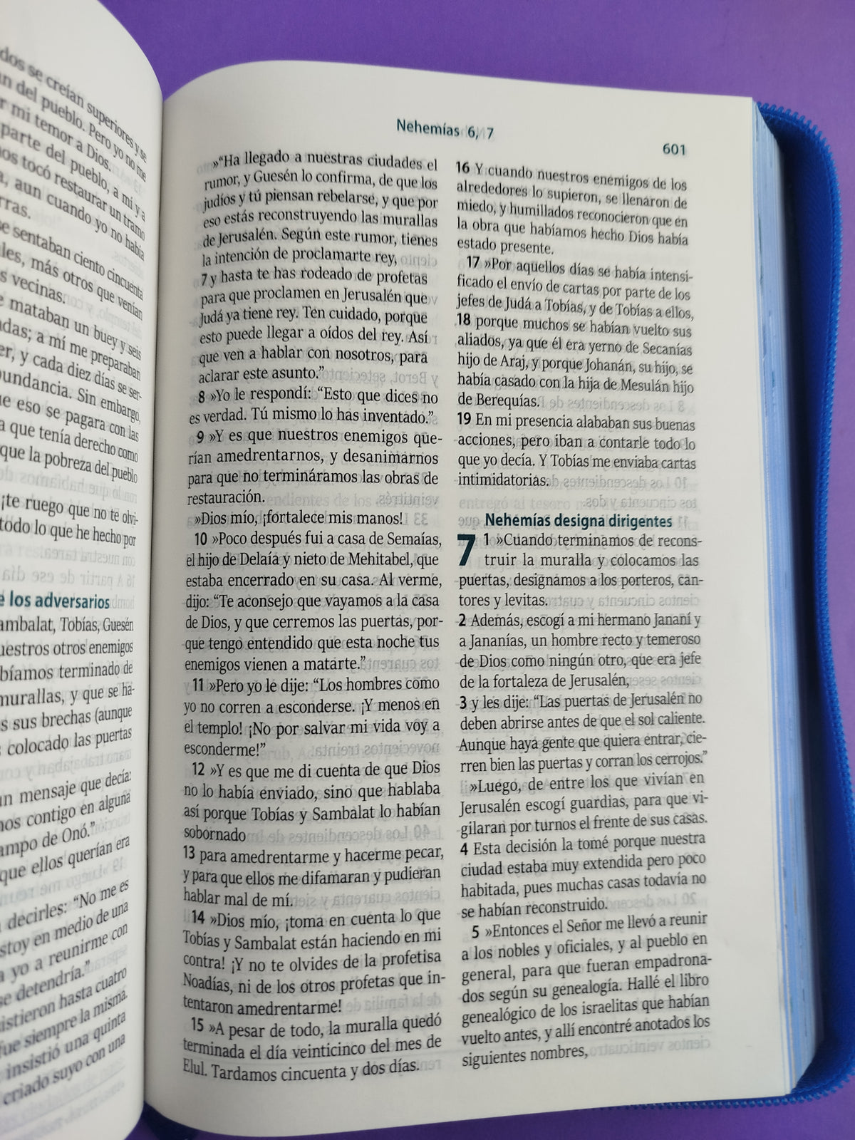 Biblia valientes con Jesús rvr letra grande azul by Reina Valera Contemporánea