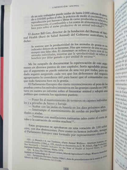 Liberación Animal by Peter Singer