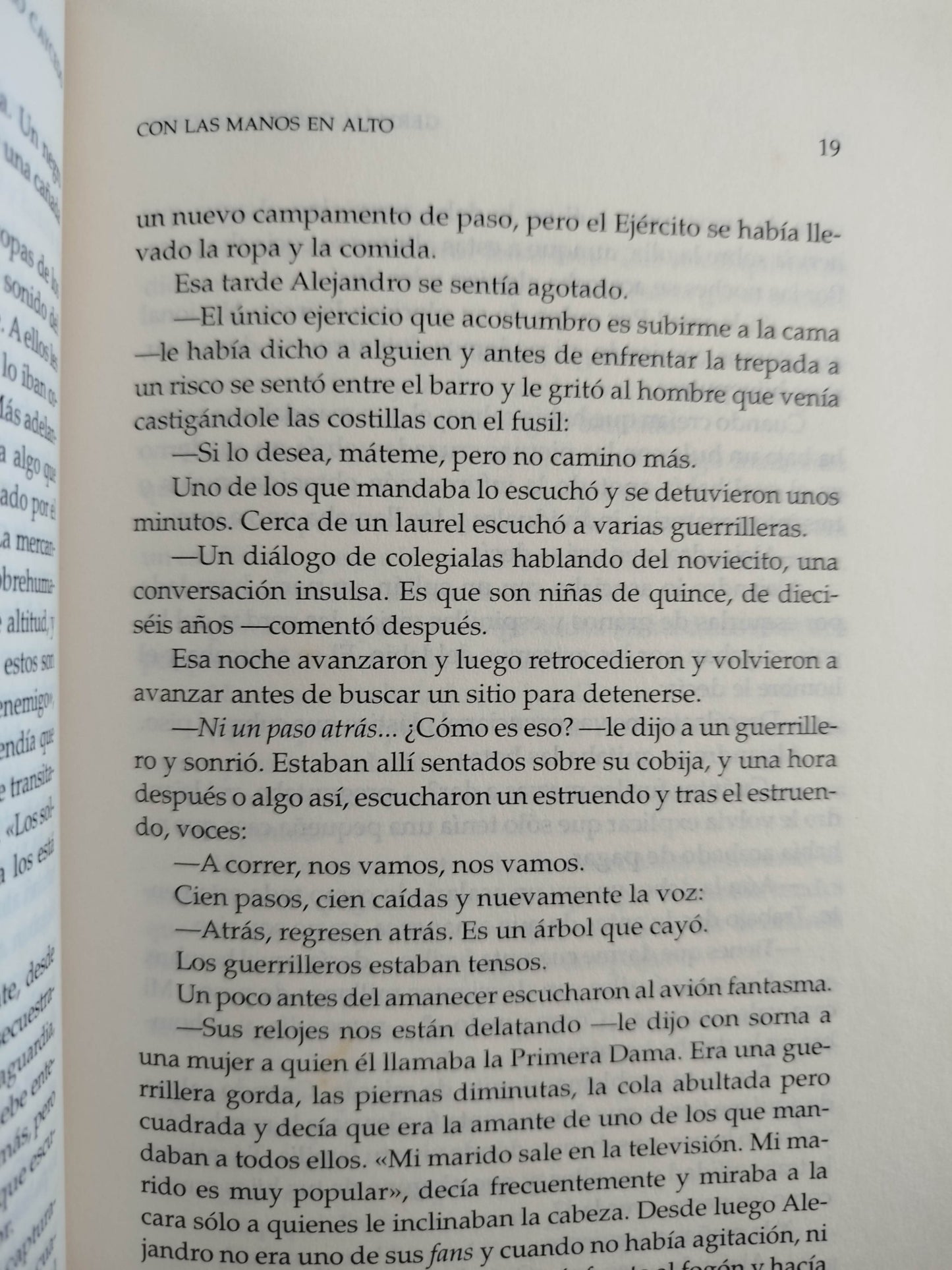 con las manos en alto by Germán Castro Caycedo